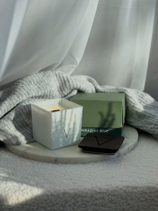 ✨Vánoční čas nemusí být hektický. Stačí světlo svíčky, vůně, která vám připomene domov, a chvilka ticha jen pro sebe....